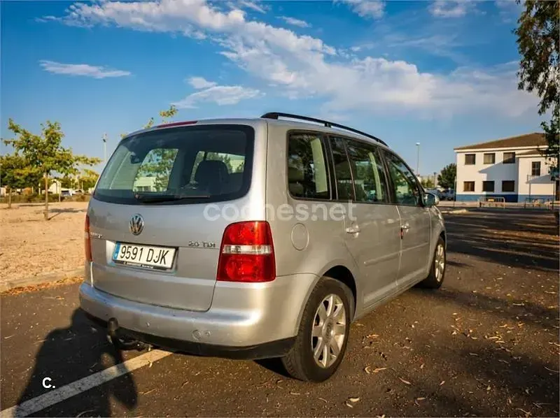 Usado VW Touran Trendline 140 CV (102 kW) 2005 Gris / plata Monovolumen