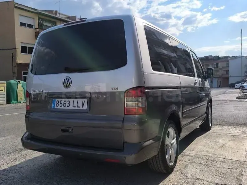 Usado VW Multivan Highline 174 CV (127 kW) 2006 Gris / plata Monovolumen