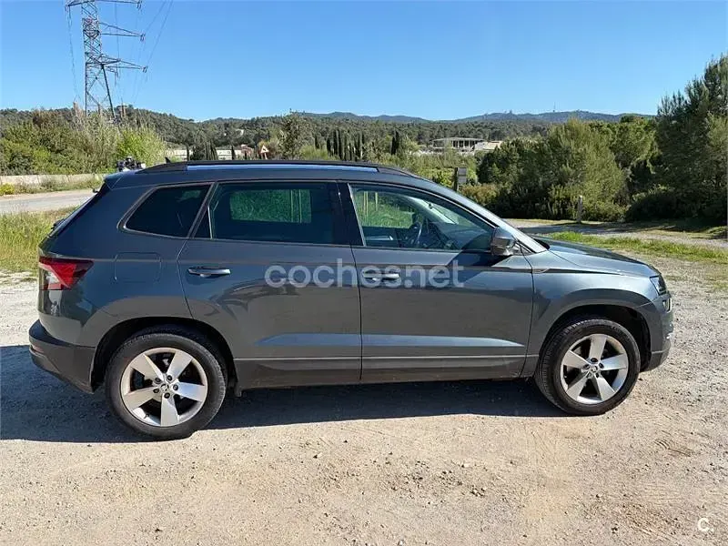 Usado Skoda Karoq Ambition 150 CV (110 kW) 2020 Azul SUV