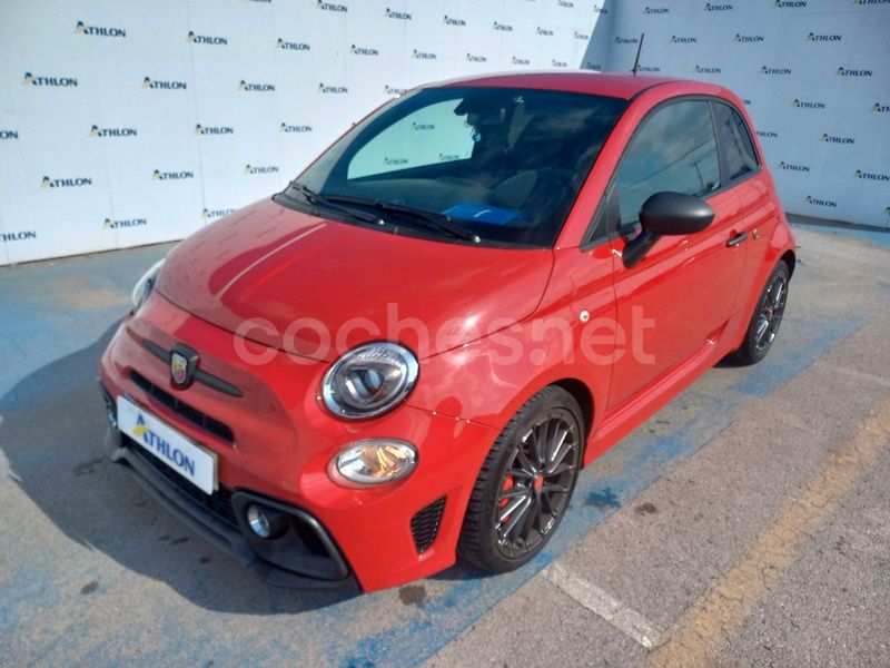Rojo Usado 2022 Abarth 695 Utilitario | 22.995 € (Un poco caro) - Imagen 1/4