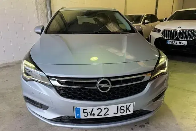 Usado Opel Astra Excellence 160 CV (117 kW) 2016 Azul Familiar