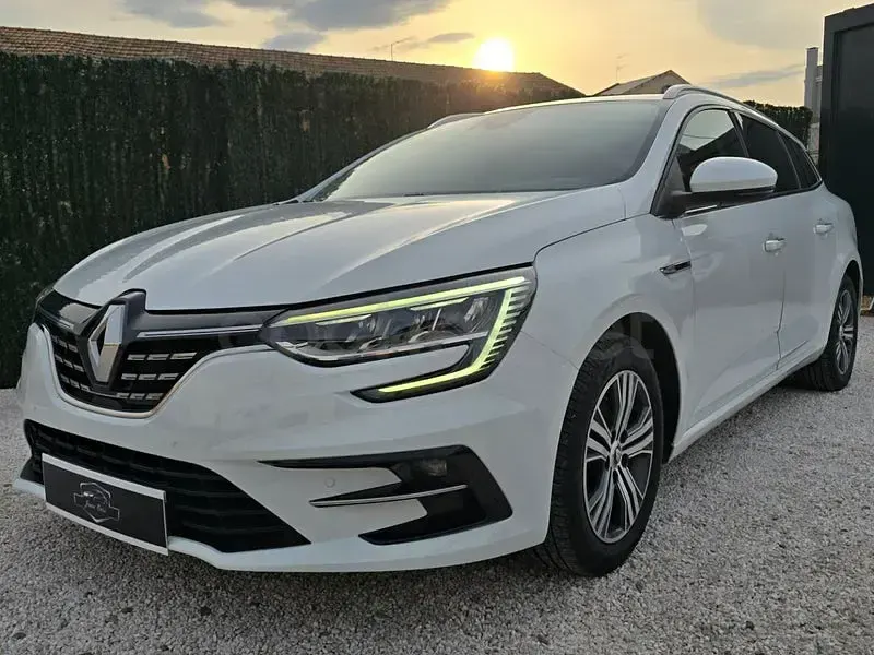 Usado Renault Mégane GrandTour Zen 115 CV (84 kW) 2021 Blanco Familiar