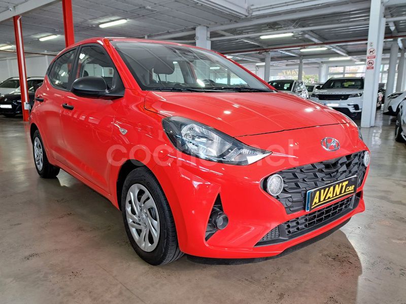 Usado Hyundai i10 66 CV (48 kW) 2020 Rojo Utilitario