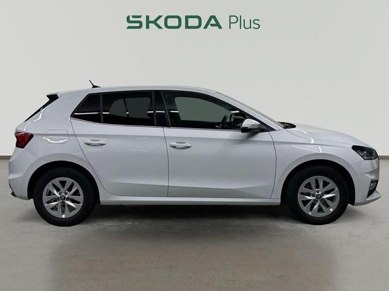 Usado Skoda Fabia Selection 116 CV (85 kW) 2025 Blanco Utilitario