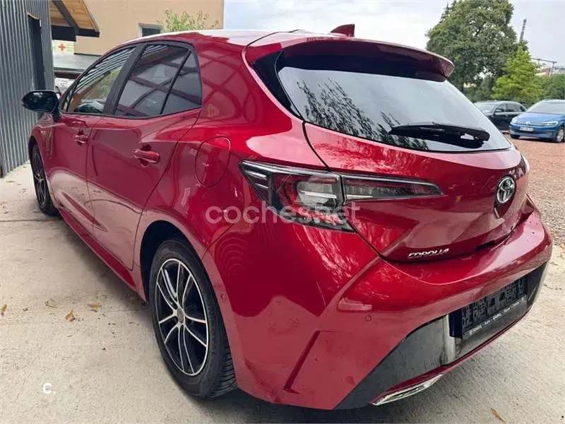 Usado Toyota Corolla Active 122 CV (89 kW) 2019 Rojo Berlina
