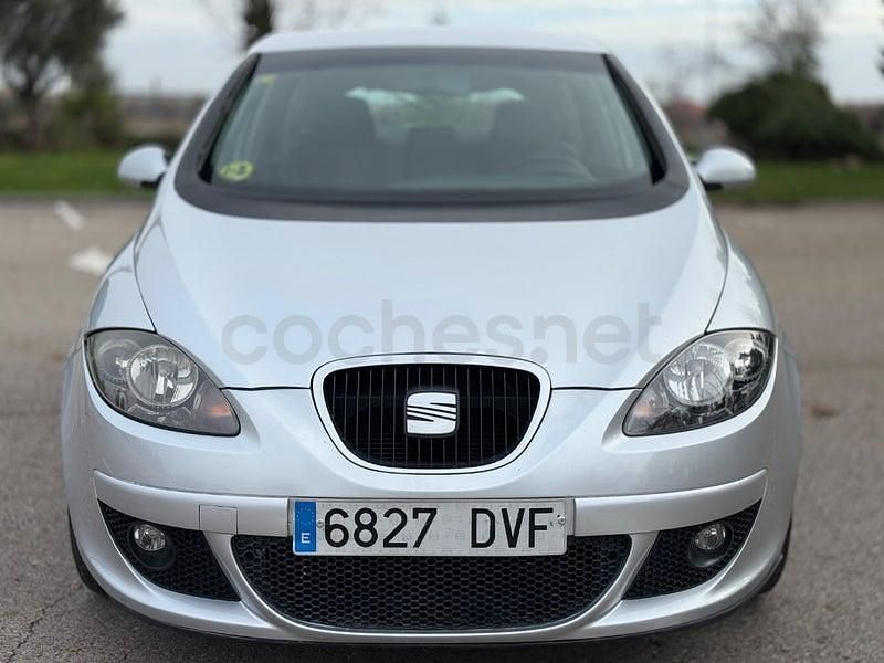 Usado Seat Toledo Sport 105 CV (77 kW) 2006 Gris / plata Utilitario