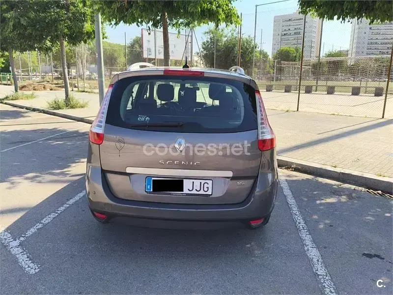Usado Renault Scénic 115 CV (84 kW) 2015 Gris / plata Monovolumen