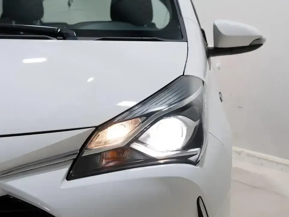 Occasion Toyota Yaris Hybrid Active 100 PK (73 kW) 2020 Wit Sedan