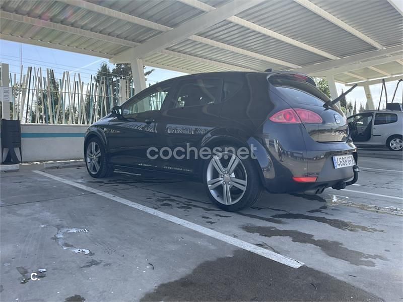 Usado Seat Leon FR 170 CV (125 kW) 2008 Negro Utilitario