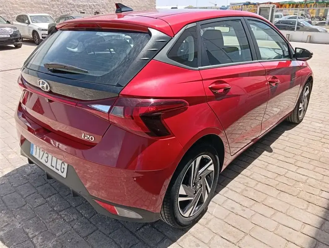 Usado Hyundai i20 101 CV (74 kW) 2020 Rojo Utilitario