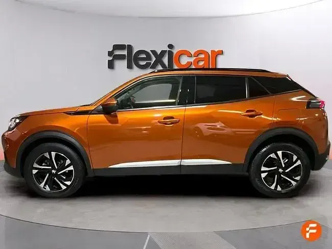 Usado Peugeot 2008 Allure 110 CV (80 kW) 2021 Naranja SUV