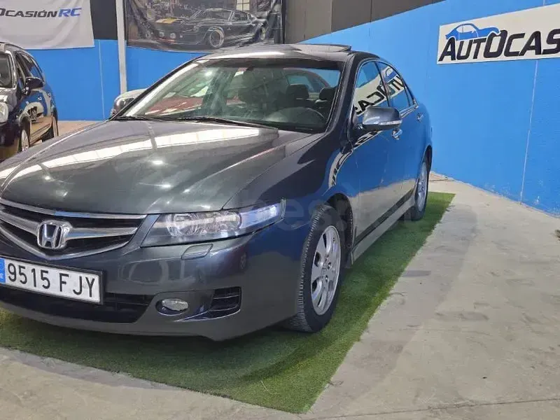 Usado Honda Accord Executive 140 CV (102 kW) 2007 Gris / plata Berlina