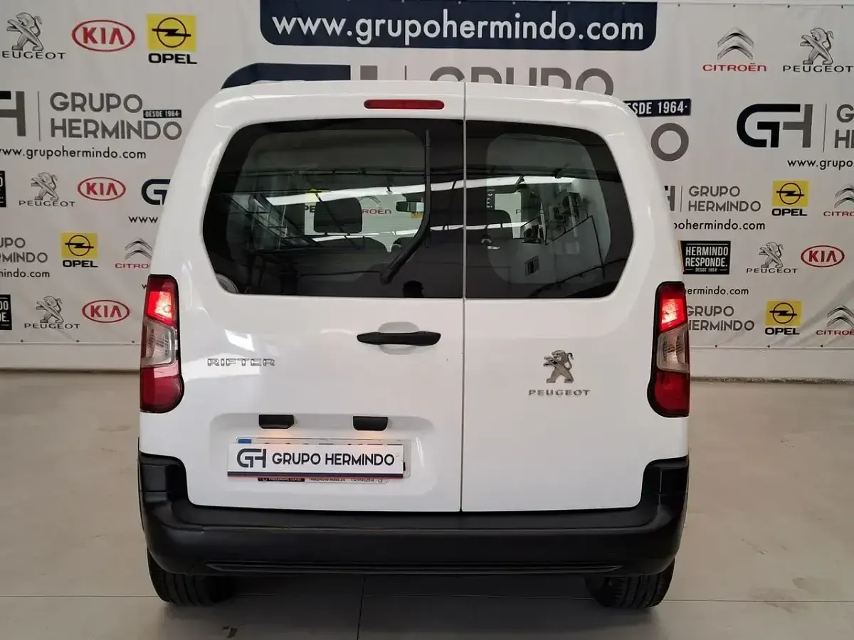 Begagnad Peugeot Rifter Access 101 HK (74 kW) 2019 Vit Minibuss