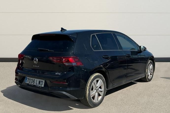 Usado VW Golf VIII Life 111 CV (81 kW) 2022 Negro Berlina
