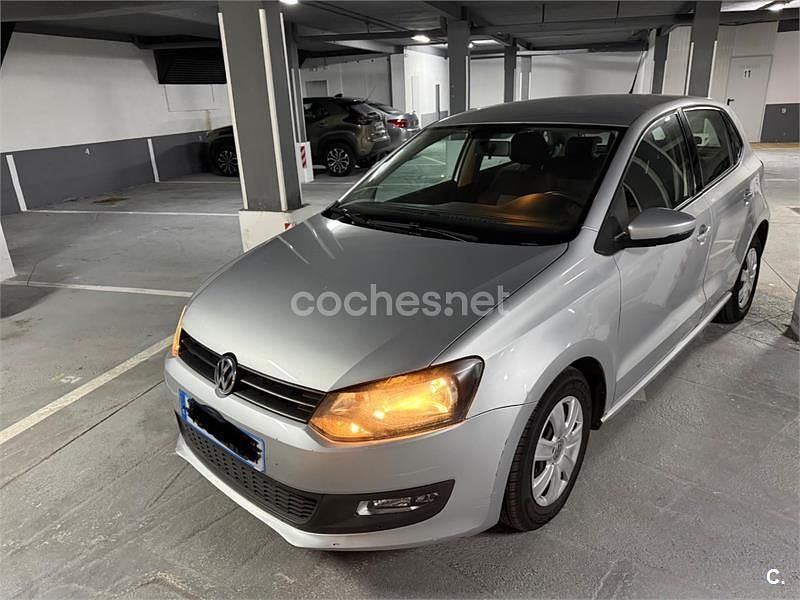 Usado VW Polo Advance 70 CV (51 kW) 2011 Gris / plata Utilitario
