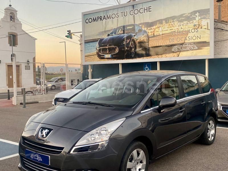 Gris / plata Usado 2010 Peugeot 5008 Premium Monovolumen | 8990 € (Buen precio) - Imagen 1/4