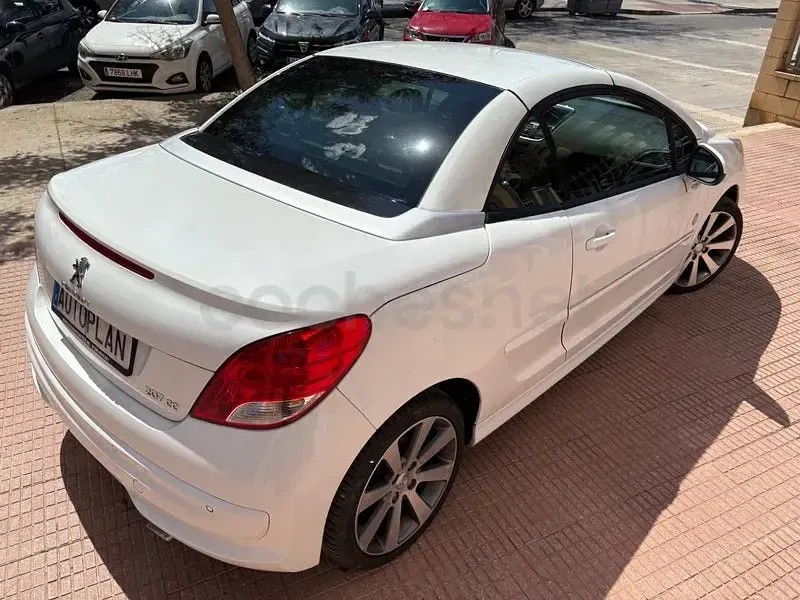 Usado Peugeot 207 CC 120 CV (88 kW) 2012 Blanco Descapotable