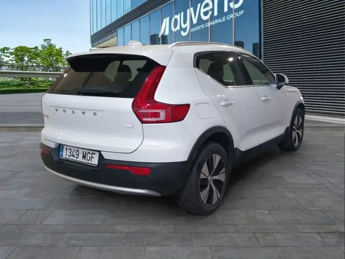 Usado Volvo XC40 Core 211 CV (155 kW) 2023 Blanco SUV