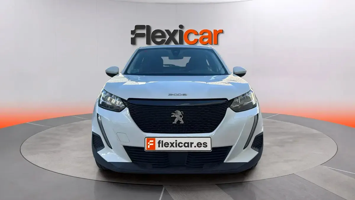 Usado Peugeot 2008 Active 110 CV (80 kW) 2021 Gris SUV