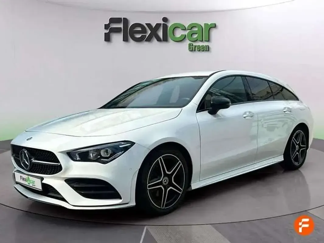 Usado Mercedes CLA180 Shooting Brake 136 CV (100 kW) 2020 Blanco Familiar
