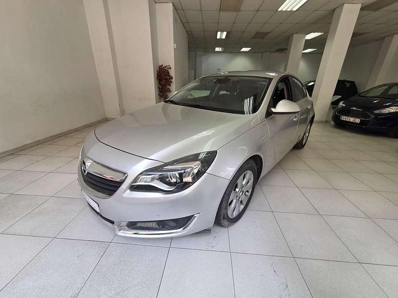Usado Opel Insignia Selective 120 CV (88 kW) 2017 Plateado Berlina