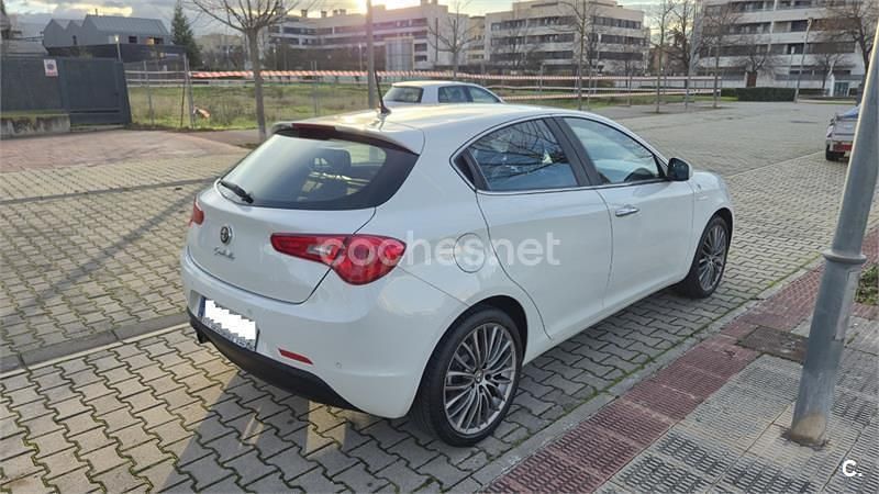 Usado Alfa Romeo Giulietta Distinctive 105 CV (77 kW) 2015 Blanco Berlina