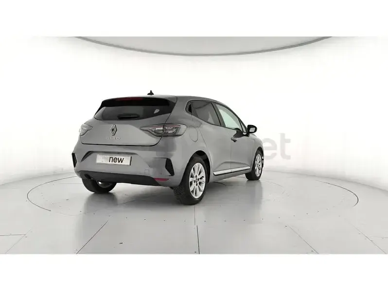 Usado Renault Clio V Evolution 100 CV (73 kW) 2025 Gris / plata Berlina