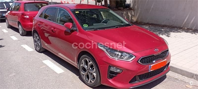 Rojo Usado 2020 Kia Ceed Berlina | 18.000 € (Precio justo) - Imagen 1/4