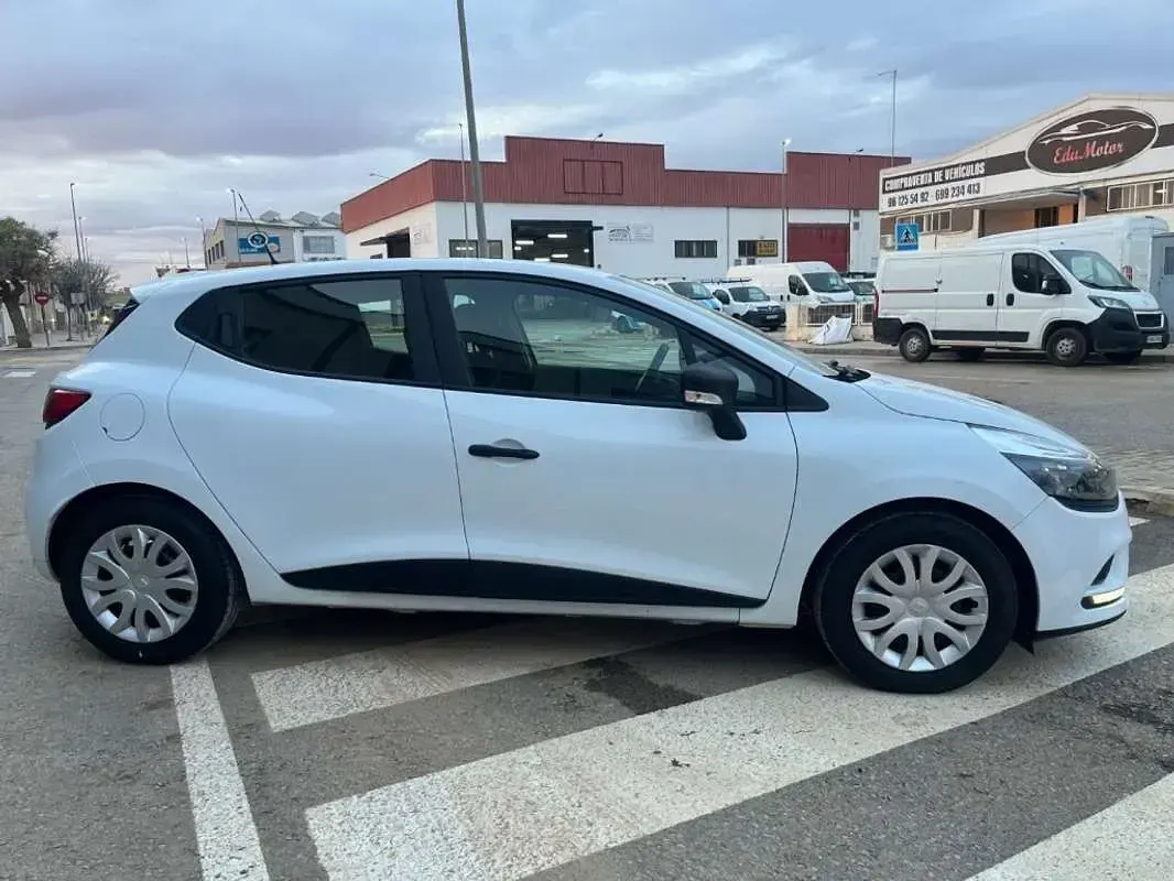 Usado Renault Clio Business 75 CV (55 kW) 2018 Blanco Utilitario