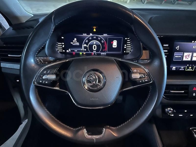 Usado Skoda Kamiq Ambition 110 CV (80 kW) 2021 Blanco SUV