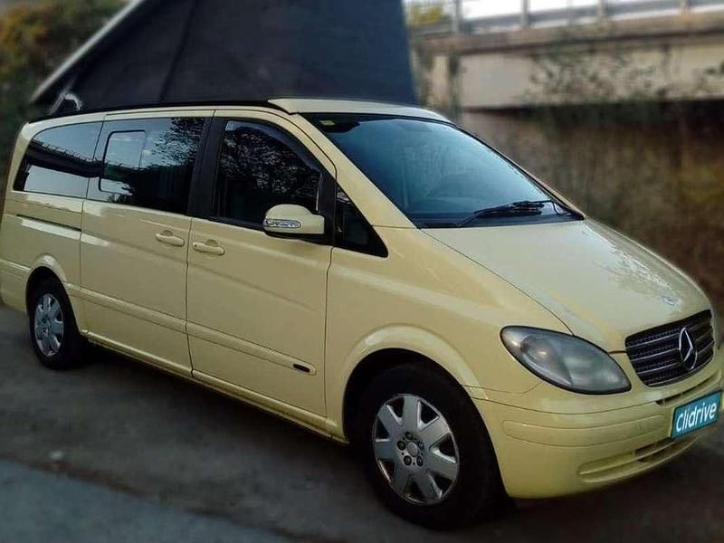 Usado Mercedes EQE300 150 CV (110 kW) 2005 Amarillo Monovolumen