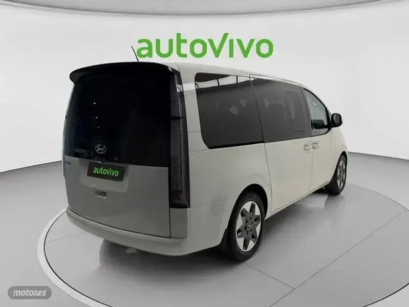 Usado Hyundai Staria 177 CV (130 kW) 2022 Blanco Monovolumen