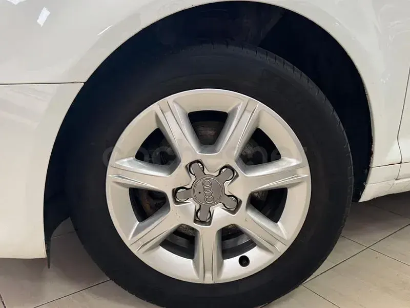 Usado Audi A3 Sportback Ambiente 160 CV (117 kW) 2011 Blanco Utilitario