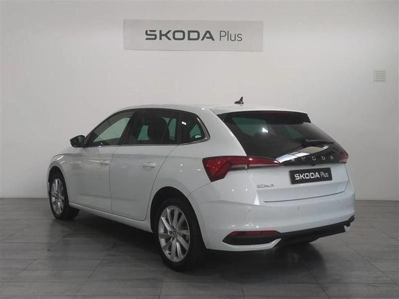 Usado Skoda Scala Selection 116 CV (85 kW) 2024 Blanco Utilitario