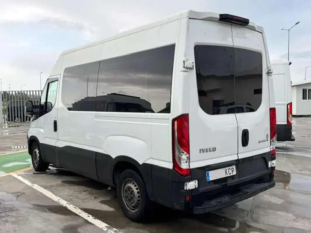 Usado Iveco Daily 156 CV (114 kW) 2017 Blanco Van