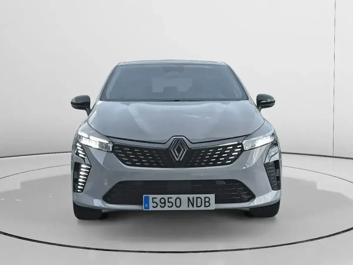 Usado Renault Clio Evolution 101 CV (74 kW) 2025 Gris Utilitario