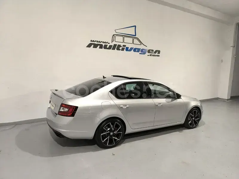 Usado Skoda Octavia RS 245 CV (180 kW) 2019 Gris / plata Berlina