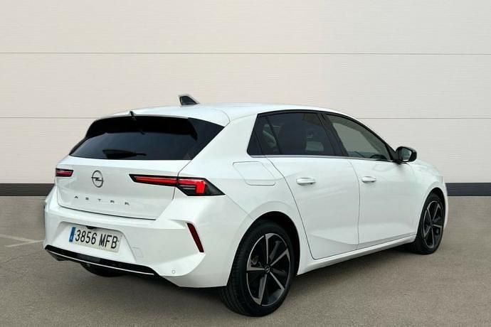 Usado Opel Astra Elegance 131 CV (96 kW) 2023 Blanco Utilitario