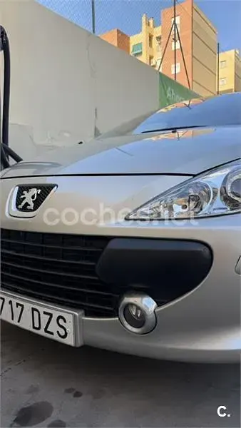 Usado Peugeot 307 110 CV (80 kW) 2006 Beige Berlina