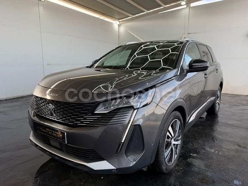 Usado Peugeot 5008 Allure 130 CV (95 kW) 2022 Gris / plata SUV
