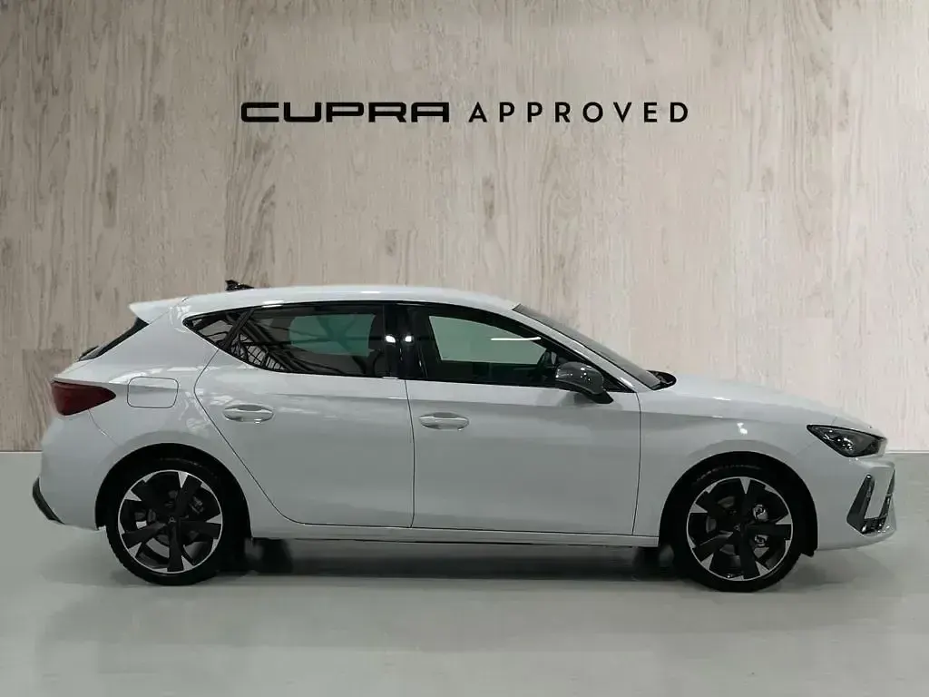 Usado Cupra Leon 150 CV (110 kW) 2025 Blanco Berlina