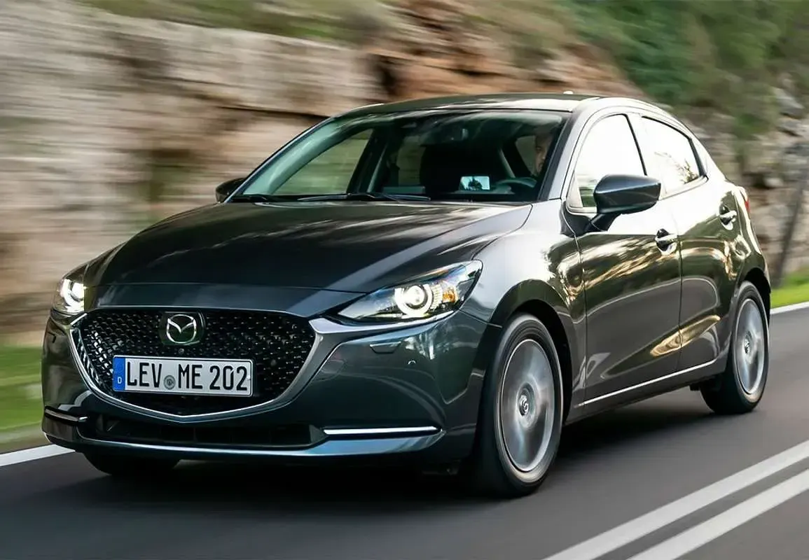 Usado Mazda 2 Exclusive-Line 90 CV (66 kW) 2024 Blanco Utilitario