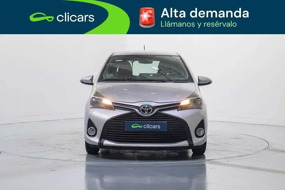 Usado Toyota Yaris City 69 CV (50 kW) 2015 Gris Utilitario