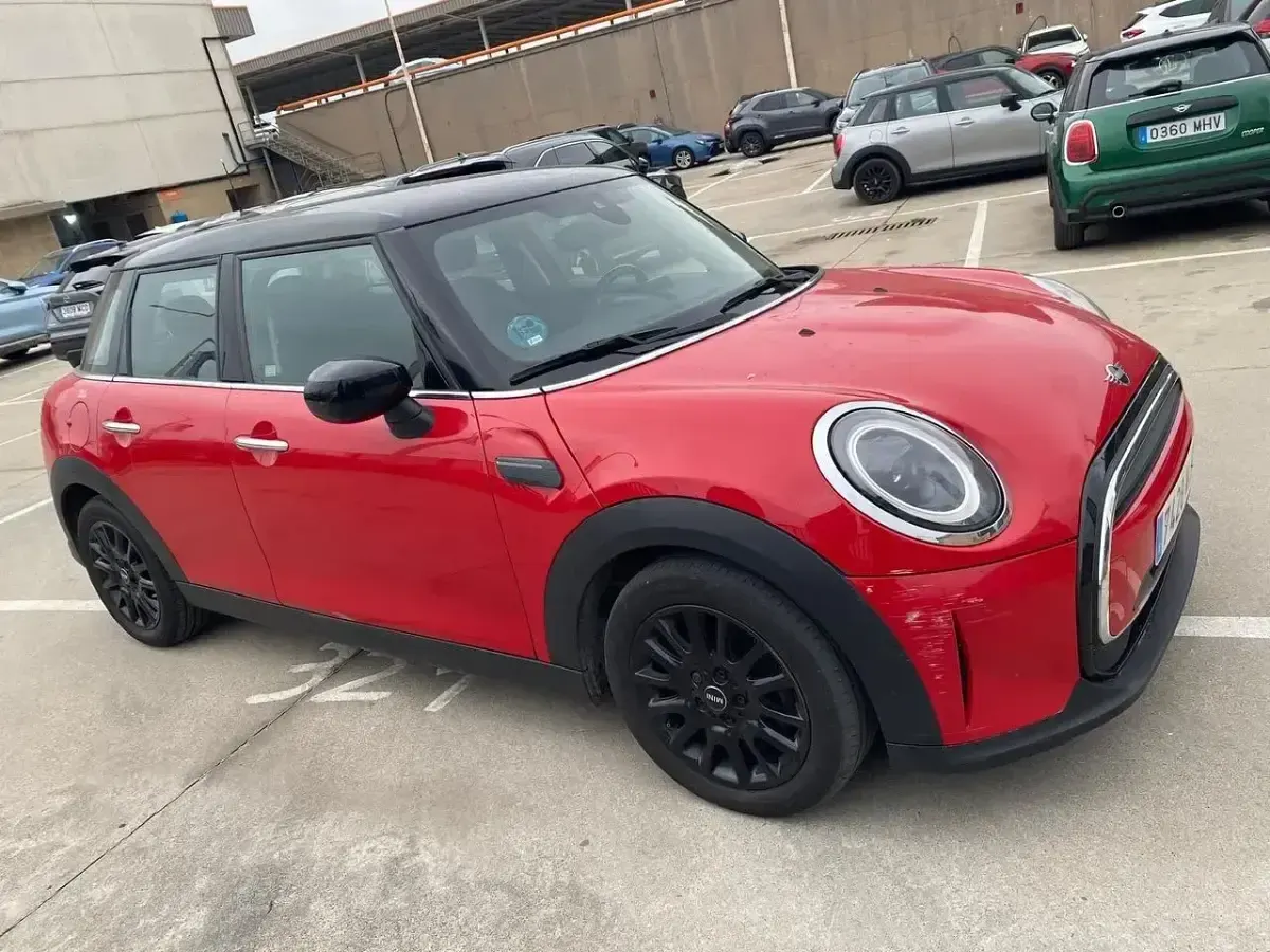 Używany Mini Cooper 136 KM (100 kW) 2023 Czerwony Hatchback