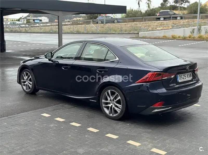 Usado Lexus IS300h Executive Line 223 CV (164 kW) 2018 Azul Berlina