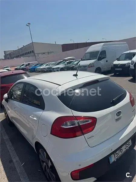 Usado Kia Rio 84 CV (61 kW) 2016 Blanco Utilitario