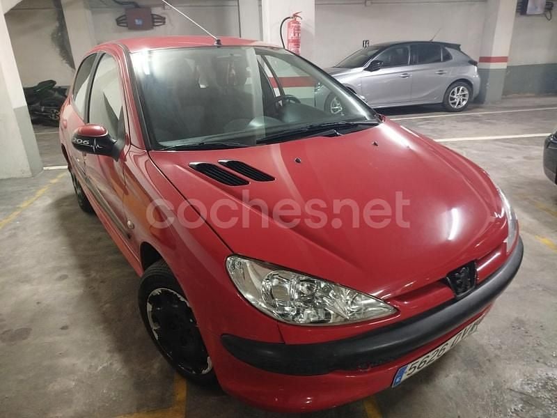Rojo Usado 2006 Peugeot 206 Berlina | 2999 € (Precio justo) - Imagen 1/4
