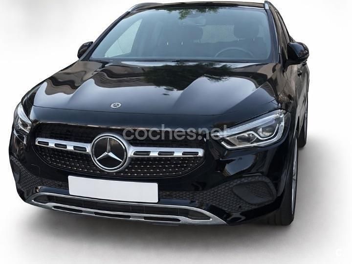 Usado Mercedes GLA180 136 CV (100 kW) 2022 Negro SUV