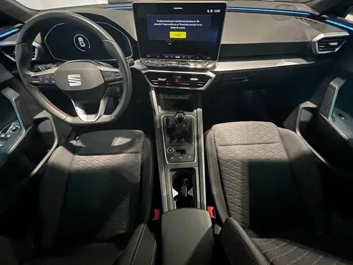 Nuevo Seat Leon FR 150 CV (110 kW) 2026 Rojo Familiar
