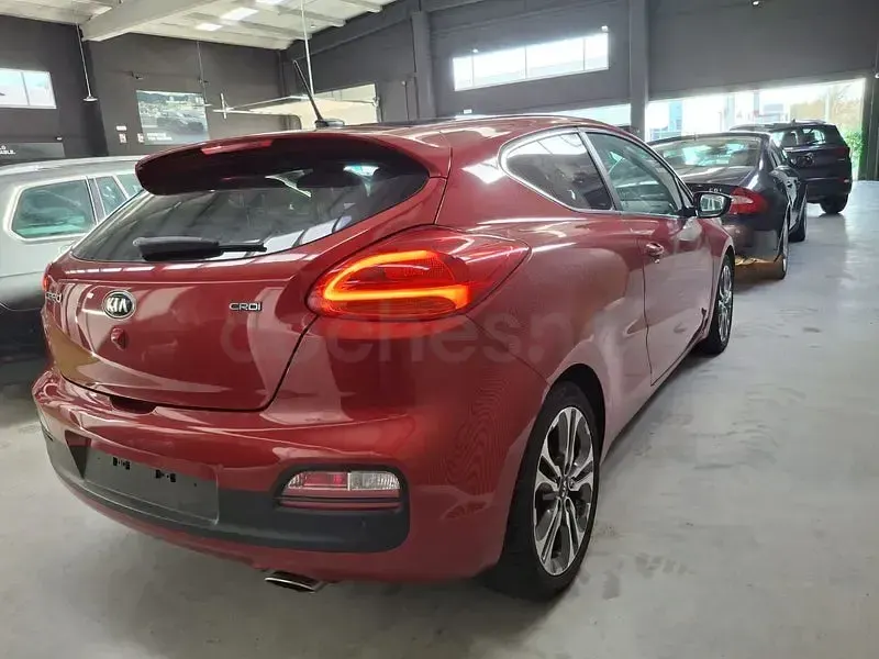 Usado Kia ProCeed 128 CV (94 kW) 2015 Granate Utilitario
